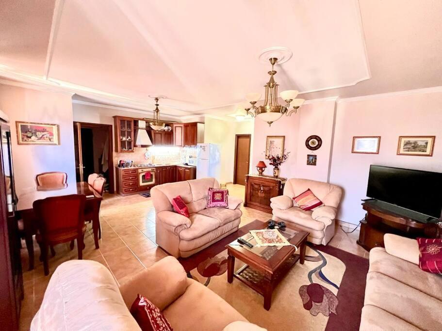 Central Tirana Flat Near Bazaar Extérieur photo