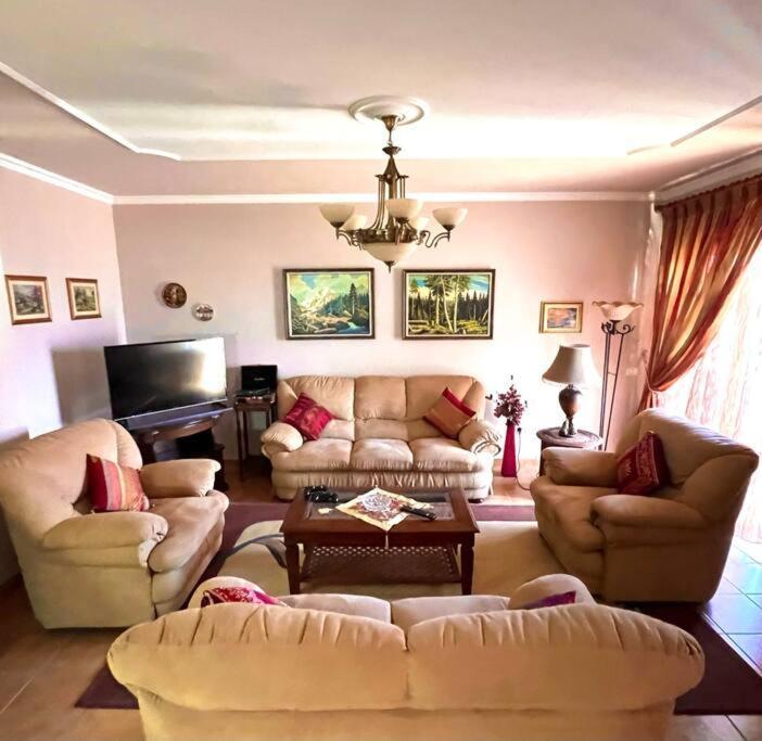 Central Tirana Flat Near Bazaar Extérieur photo