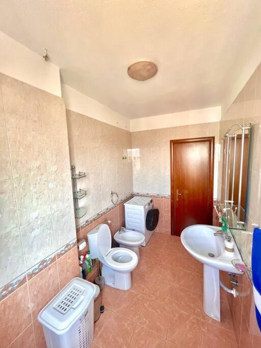 Central Tirana Flat Near Bazaar Extérieur photo
