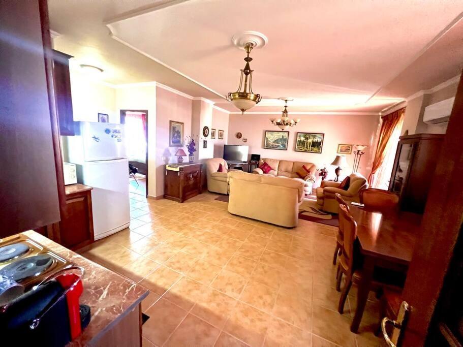 Central Tirana Flat Near Bazaar Extérieur photo